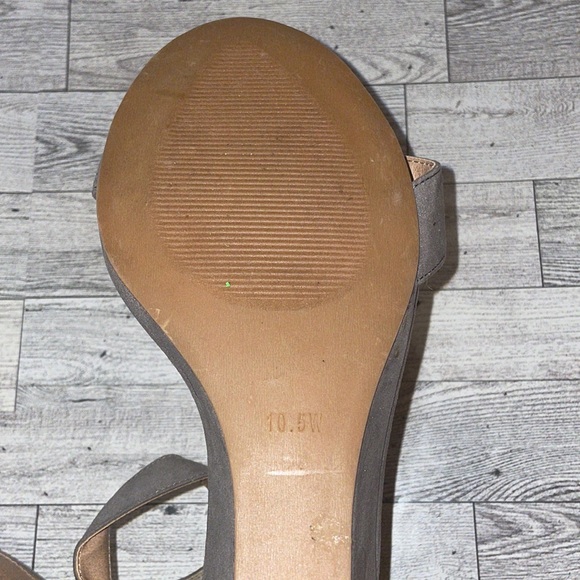 Torrid Grey Strapped Wedge Heal Sie 10.5 - Picture 6 of 7